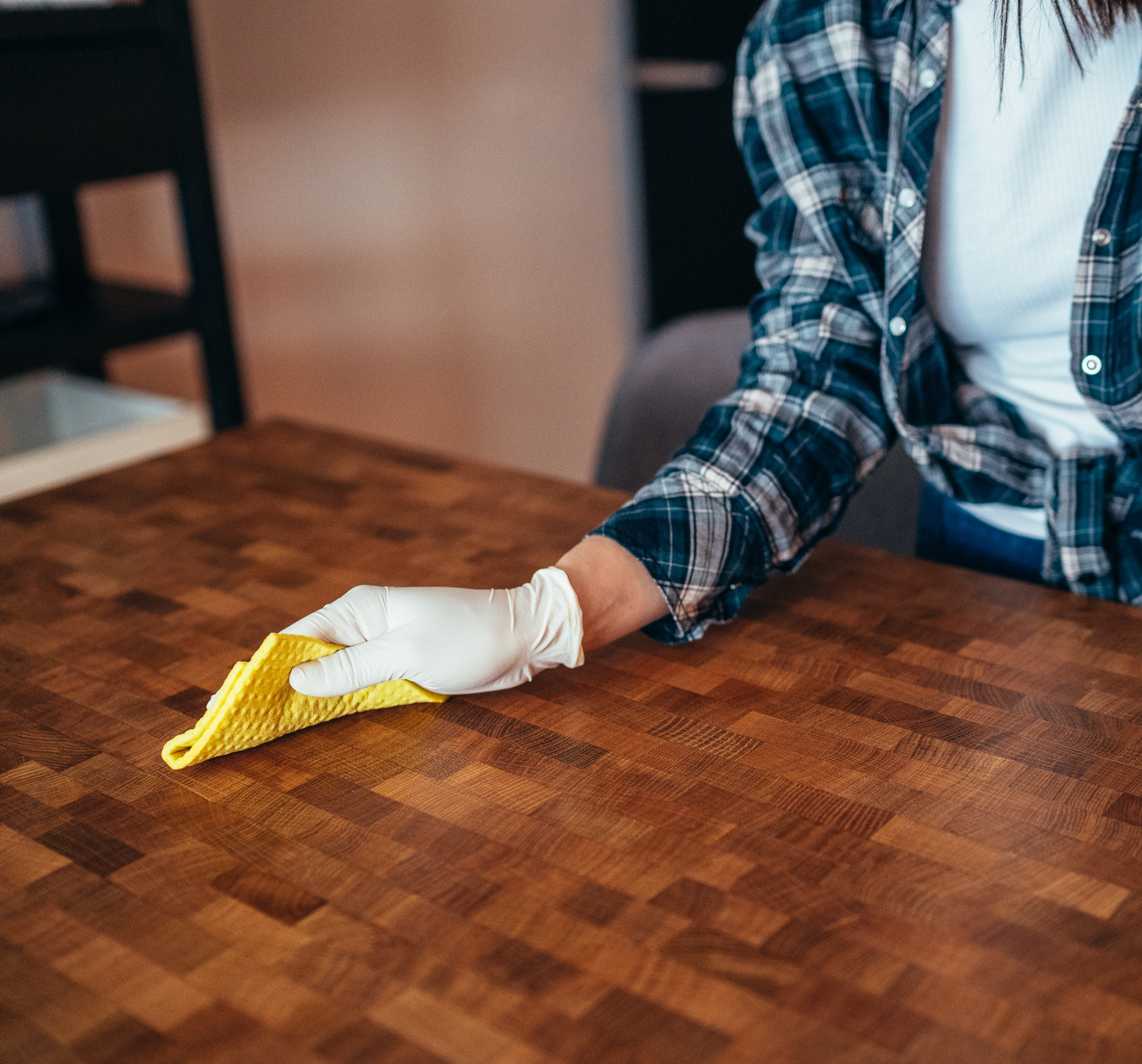 Cleaning wooden tables