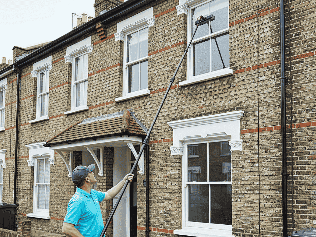 How much does a window cleaner cost? [March 2026]