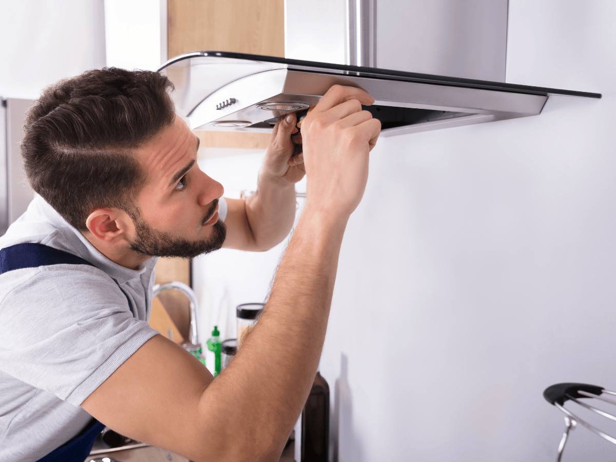 How much does it cost to repair a cooker hood/extractor fan? [October 2025]